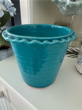 Bright Turquoise Ceramic Planter with Scalloped Rim ~ 5 1/2” tall
